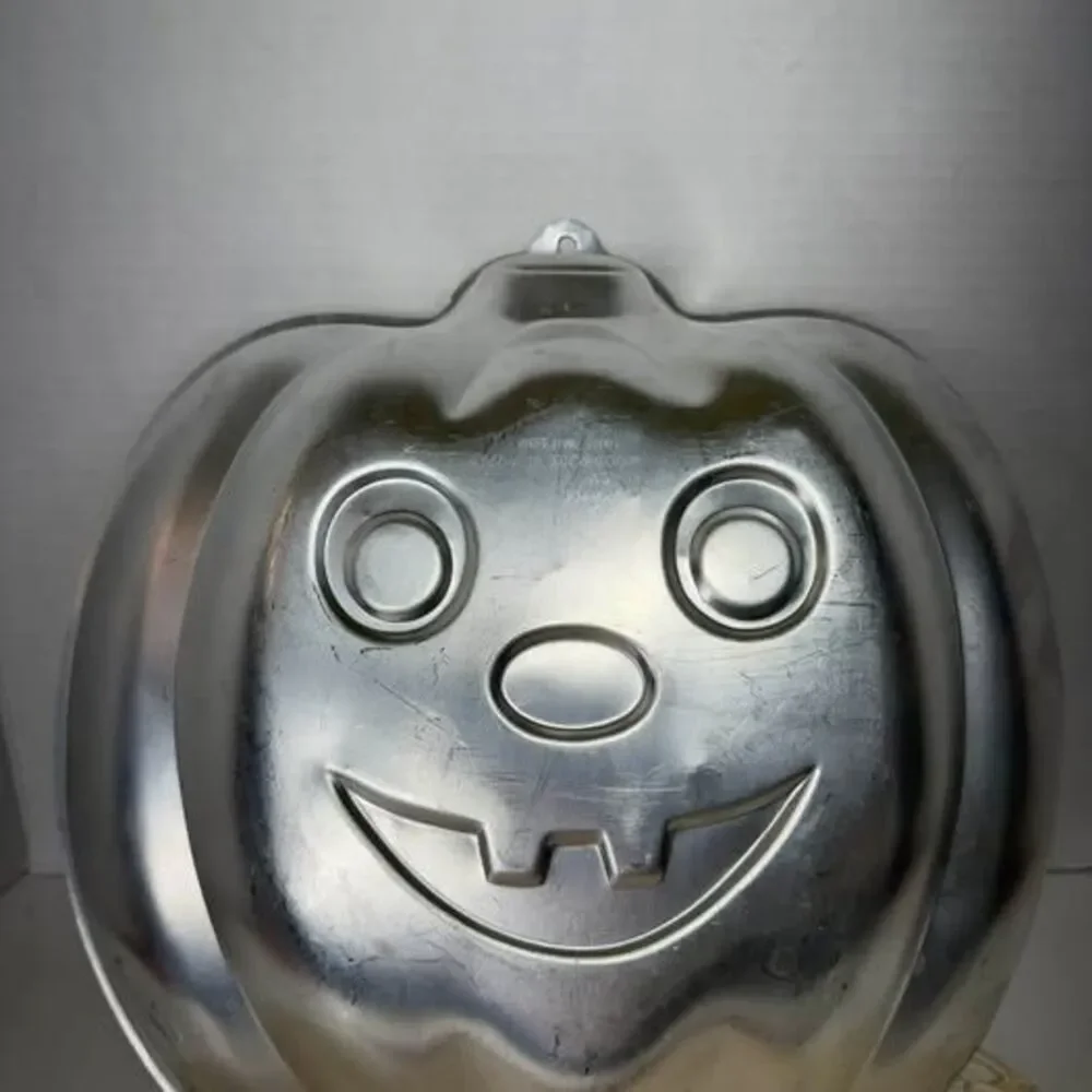 Vintage 1987 Wilton Pumpkin Jack-O-Lantern Cake Pan